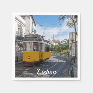 Retro gult tram på gatan i Lissabon, Portugal Pappersservett