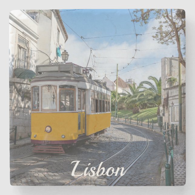 Retro gult tram på gatan i Lissabon, Portugal Stenunderlägg (Framsidan)