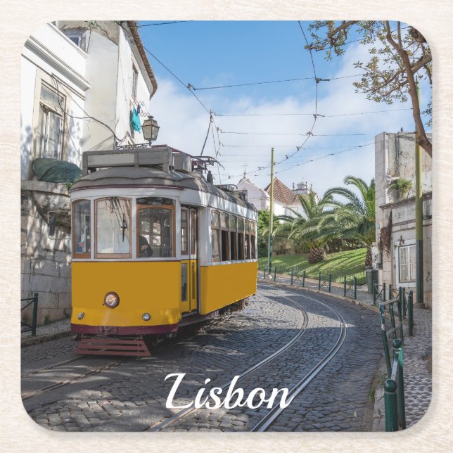 Retro gult tram på gatan i Lissabon, Portugal Underlägg Papper Kvadrat (Framsidan)