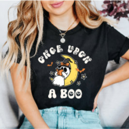 Retro Halloween Ghost läser "Gång On a Boo" T Shirt