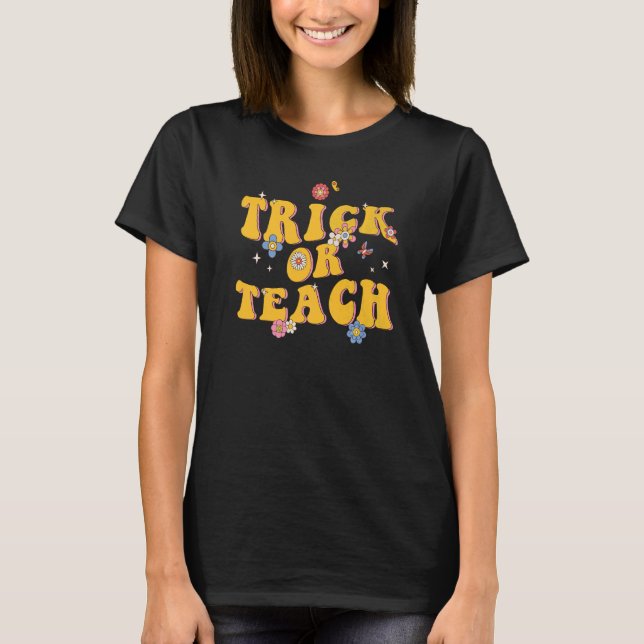 Retro Halloween Groovy Trick eller Teach Halloween T Shirt (Framsida)