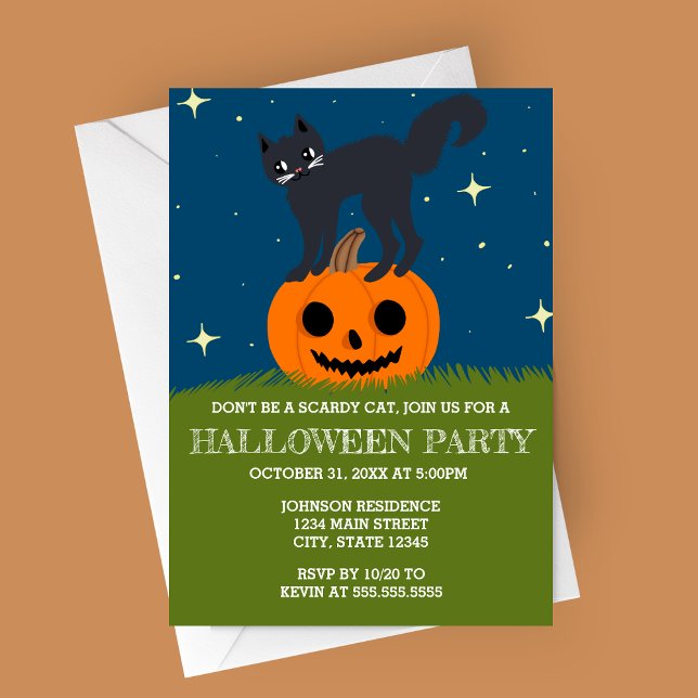 Retro Halloween-katt på Pumpkin Halloween fest Inbjudningar (Modern Black Cat on Pumpkin Halloween Party Invitation)