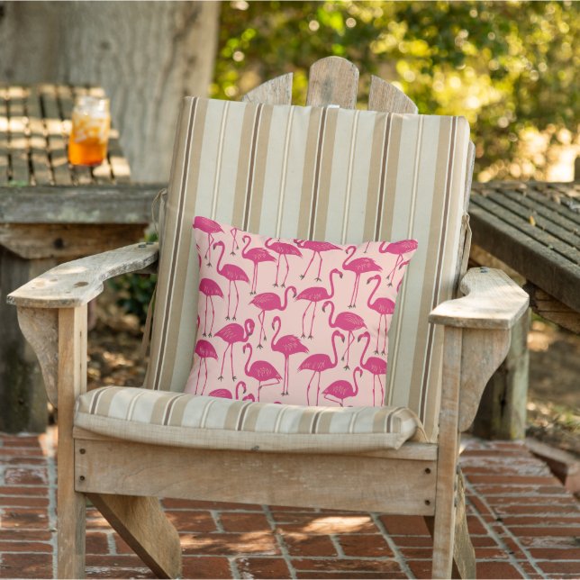 Retro Hand-Drawn Flamingo | Tropical Pattern Pink Kudde (Stol)