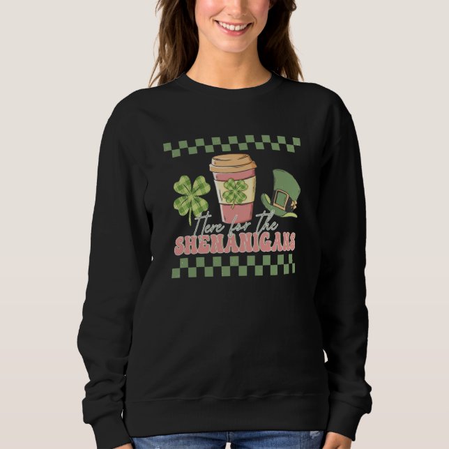 Retro Here For The Shenanigans Checkered St Patric T Shirt (Framsida)