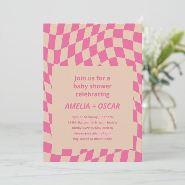 Retro Hot Pink Abstract Checkerboard Baby Shower Inbjudningar (Stående Fram)
