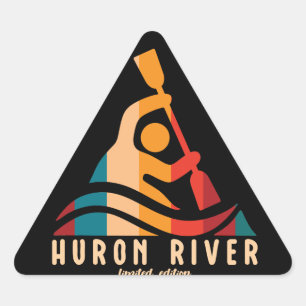 Retro Huron River Kayaking Triangelformat Klistermärke