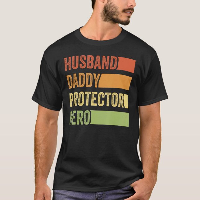 Retro Husband Daddy Protector Hero  Fathers Day T Shirt (Framsida)