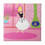 Retro i det rosa keramiskt belägga med tegel kakelplatta<br><div class="desc">Detta som är retro i det rosa keramiskt, belägger med tegel looksnågot liknande en plats ut ur en 60-talromantikerkomedi. Den minimalist designen visar en sofistikerad kvinna i henne som ultra är kitschy och som ultra är rosa, penthouselägenheten. Rummet presenterar en rosa tegelstenvägg med vitgroutlinjer. Framme av väggen, finns det en...</div>