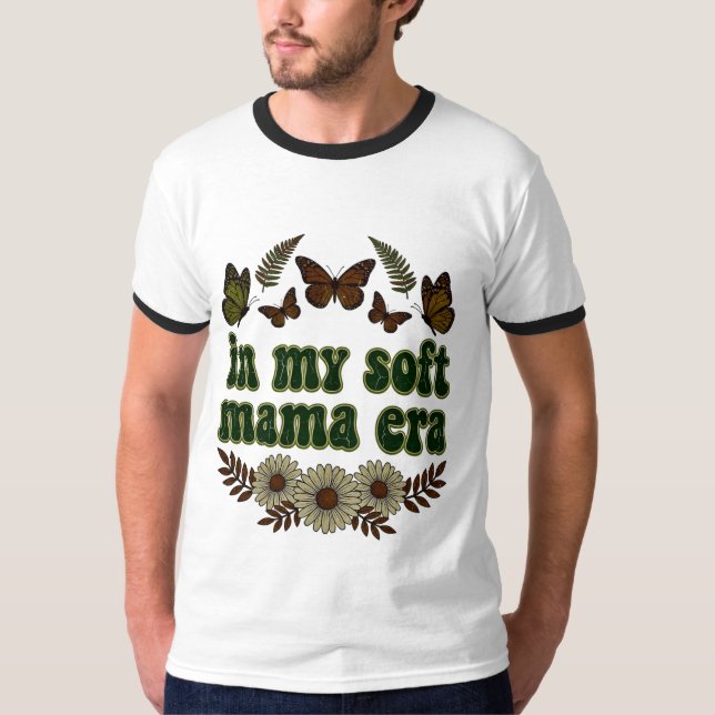 Retro i min mjuka mammyra fjäril blommig design t shirt (Framsida)