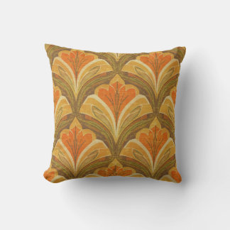 Retro Inspired Floral Pillow Kudde