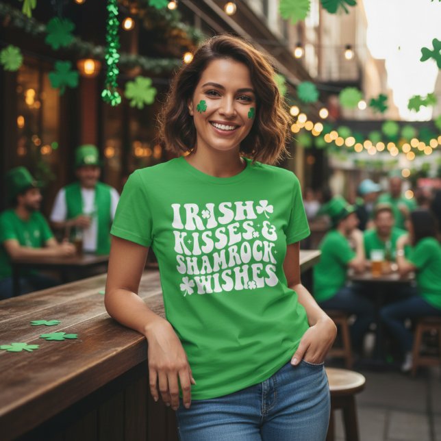 Retro Irish Kisses & Shamrock Önskemål Grönt & Whi T Shirt (Retro Irish Kisses & Shamrock Wishes Green & White T-Shirt)