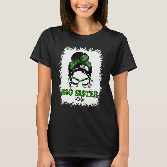 Retro Irish Messy Bun Big Sister Life Shamrock Pat T Shirt (Framsida)