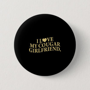 Retro Jag älskar min Cougar-flickvän Rolig pojkvän Knapp