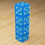Retro Jet Set Blue Trellis Presentask för Vinflask Presentask För Vinflaska<br><div class="desc">Lägg till en stänk i det moderna Handflatan Vår i mitten av århundradet överallt med den här presentlådan Retro Jet Set Blue Trellis,  som är mönstrad för vinframställning. Den inspirerades av vintage-konkreta,  bryggblock. Den designade arkitekturen på 1950-talet kommer att göra ge till en vardaglig konstruktör.</div>