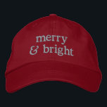 Retro-julens Rosa Red Merry Bright-Anpassningsbar  Broderad Keps<br><div class="desc">Fira julhelgen i stil med den här chicen och det festliga "Merry & Bright"-höljet med broider baseball. Med återinspirerad text och en sjudande rosa och röd palett är trendigets jultillbehör perfekt för att lägga till en roligt, nostalgisk beröring till dina helgdag. Vare sig du är på en julfest, dekorerar träd...</div>