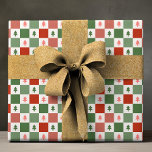 Retro Julgran Checkerboard Helgdag Mönster Presentpapper<br><div class="desc">Retro Julgran Checkerboard Helgdag Wrapping Papper Gift Wrap (omvänd Mönster) har en kontrollpanel för återfall och grönt mönster med Julgranar. Traditionell julafton mönster-perfekt för helgdag presentemballering. Passar för familj,  vänner,  företag och annat. Designad av Evco Studio www.zazzle.com/store/evcostudio</div>
