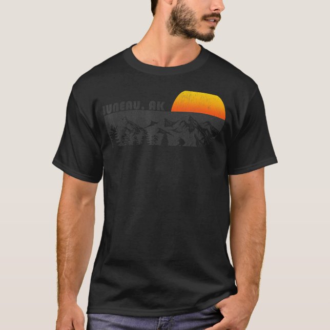 Retro Juneau Alaska Mountain Sunset T Shirt (Framsida)