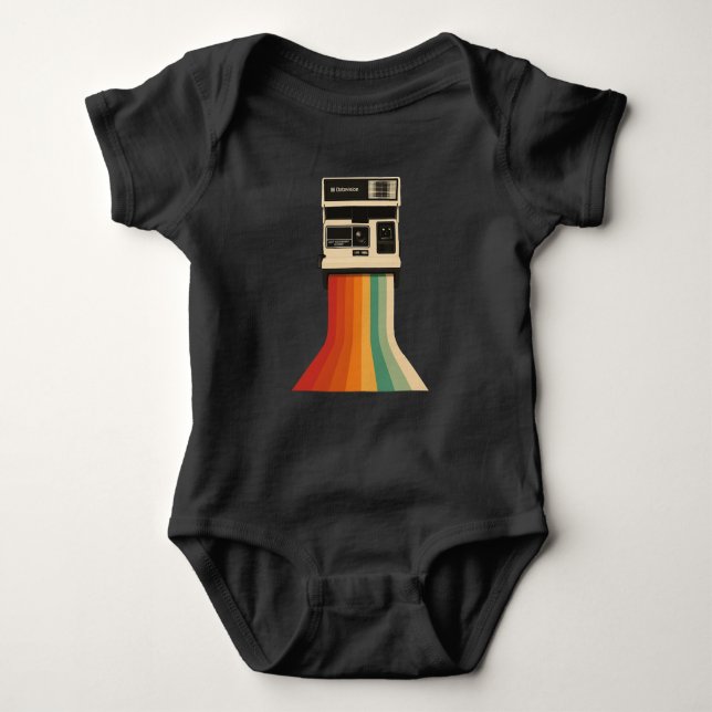 Retro kamera med regnbågsutskrift t shirt (Framsida)