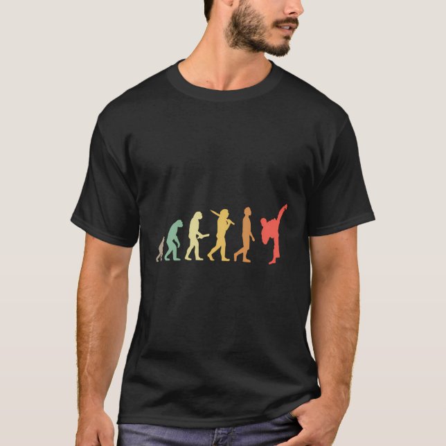 Retro Karate Evolution Gift för Karateka T Shirt (Framsida)