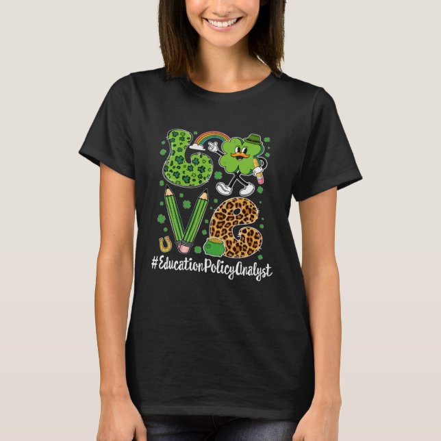 Retro Kärlek Education Policy Analyst St Patrick s T Shirt (Framsida)