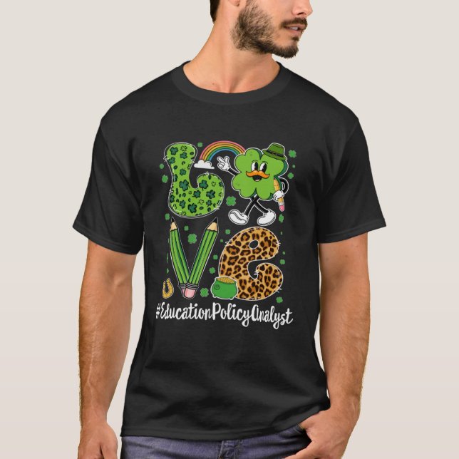 Retro Kärlek Education Policy Analyst St Patrick s T Shirt (Framsida)