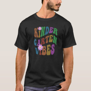 Retro KINDERGARTEN VIBES Lärare Peace Kärlek Kinde T Shirt