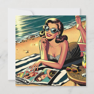Retro kvinna på stranden läser en modetidning kort