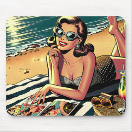 Retro kvinna på stranden läser en modetidning musmatta