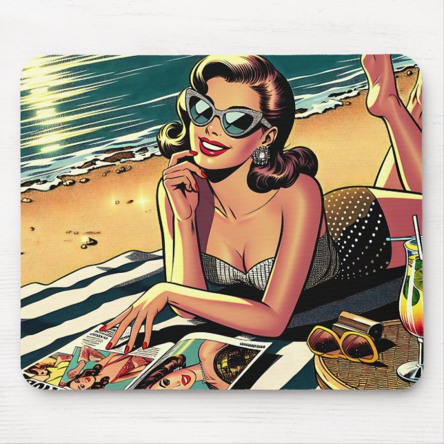 Retro kvinna på stranden läser en modetidning musmatta (Framsidan)