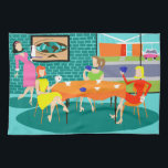 Retro kvinna veckokortspelkökshandduk kökshandduk<br><div class="desc">Denna Retro kvinna veckokortspelkökshandduk presenterar en tecknadteckning av fyra moderna kvinnor för mitt- århundrade på en möhippa. De umgås i en stilfull matsal. På en turkos- och krickategelstenvägg finns det en modern jordklotkonst för mitt- århundrade den sträckta kanvastrycket, som är tillgänglig från StrangeLittleOnions det Zazzle lagret. Mitt har de bra...</div>