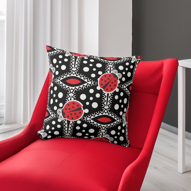 Retro Ladybugs Polka Dot Red and Black Kudde (Skapare uppladdad)