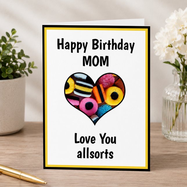 Retro Lakrits Allsorts Mamma Födelsedag Kort (Add name or alternative to 'mom' to personalize, & edit the  message inside card. )