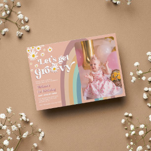 Retro Låt oss Groovy Daisy Rainbow Photo Birthday Inbjudningar