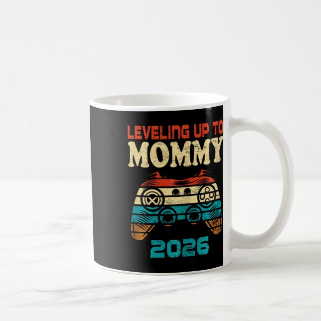 Retro Level Upp till Mamma 2026 Graviditetsmeddela Kaffemugg (Höger)