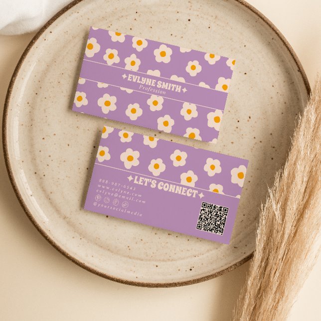 Retro lila vit QR-kod Groovy blommig trendig  Visitkort (Skapare uppladdad)