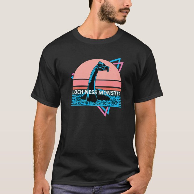 Retro Loch Ness Monster Cryptid Nessie Vaporwave T Shirt (Framsida)