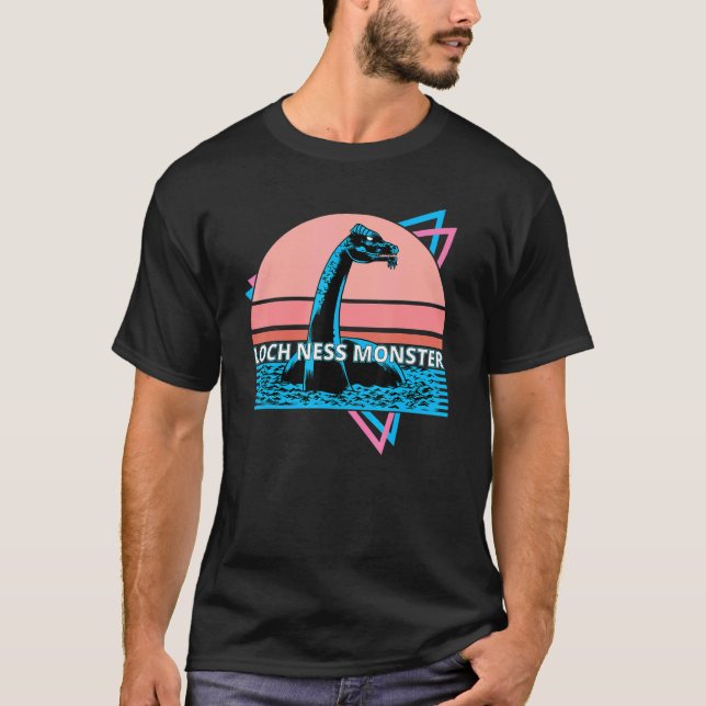 Retro Loch Ness Monster Cryptid  Nessie Vaporwave T Shirt (Framsida)