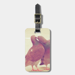 Retro love birds som kysser duvan bagagebricka