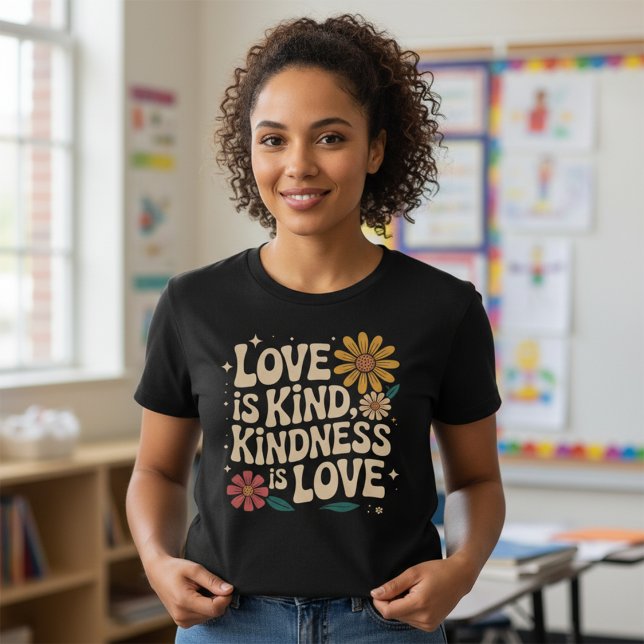 Retro Love Is Kind Kindness Is Love Boho Floral T Shirt (Skapare uppladdad)