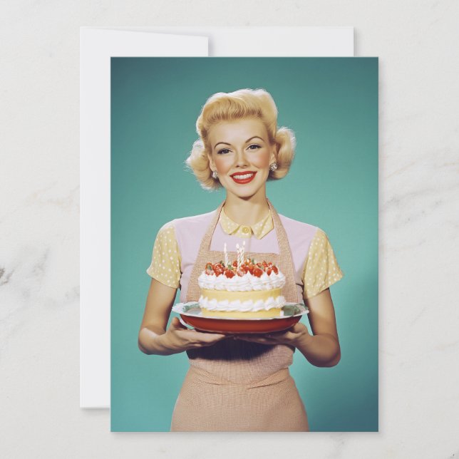 Retro Mamma Holding a Firande Cake Inbjudningar (Framsida)