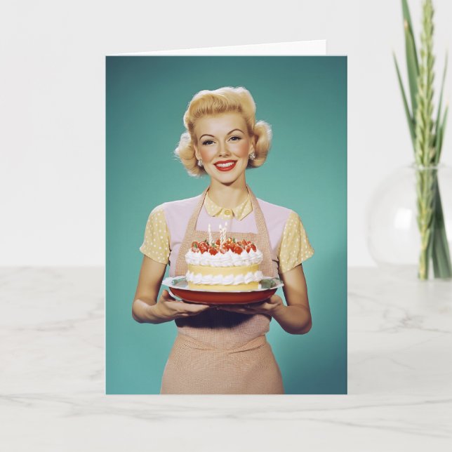 Retro mamma som håller en festtårta inbjudan (Framsida)