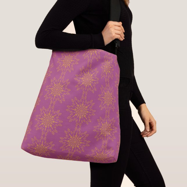 Retro Mandala Boysenberry Crossbody Bag Axelväska (Närbild)