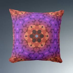 Retro Mandala Flower Lila and Red Kudde