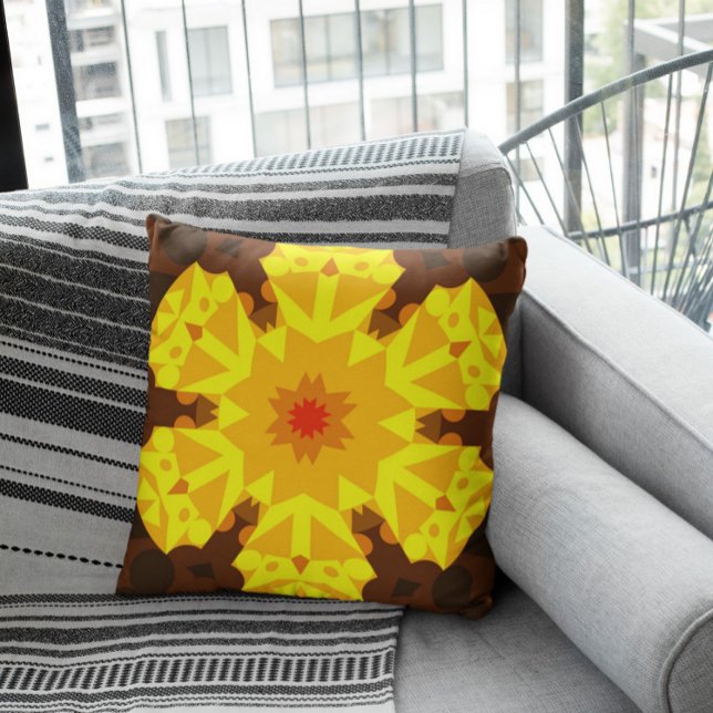 Retro Mandala Flower Orange och Gult Kudde (Skapare uppladdad)