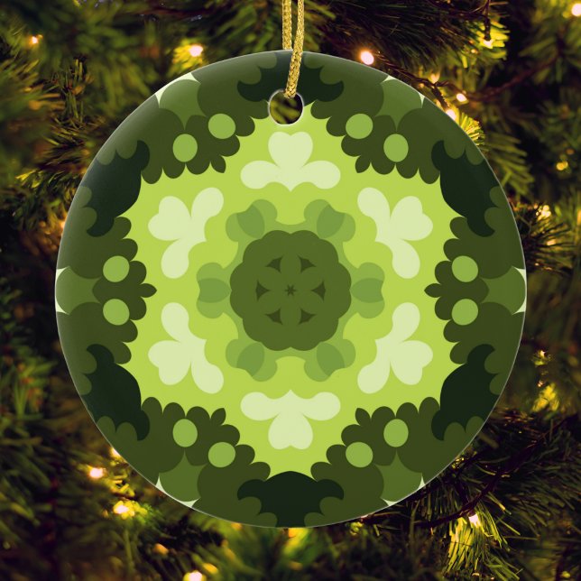Retro Mandala Grönt Julgransprydnad Keramik (Green Retro Mandala Christmas Ornament from Wormhole Orbital)