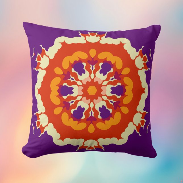Retro Mandala Lila Red och Orange Kudde (Retro Mandala Pillow from Wormhole Orbital)