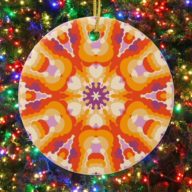 Retro Mandala Red Orange Lila och Gult Julgransprydnad Keramik (Red Orange and Purple Retro Mandala Ornament by Wormhole Orbital)