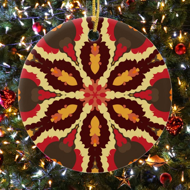 Retro Mandala Red Orange och Brown Julgransprydnad Keramik (Red Orange and Brown Retro Mandala Ornament by Wormhole Orbital)