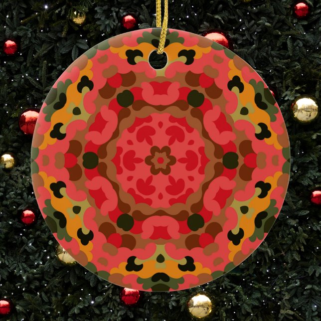 Retro Mandala Red Orange och Grönt Julgransprydnad Keramik (Red Orange and Green Retro Mandala Ornament by Wormhole Orbital)