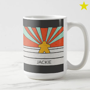 Retro Meeple Ränder Solstrålning Anpassat Namn Kaffemugg